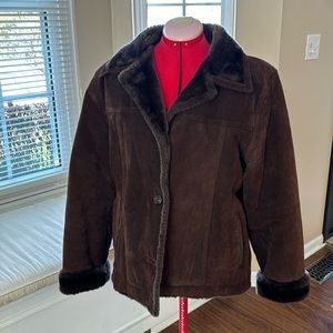 Juniors large leather outershell (feels like suede) with faux fur lining.